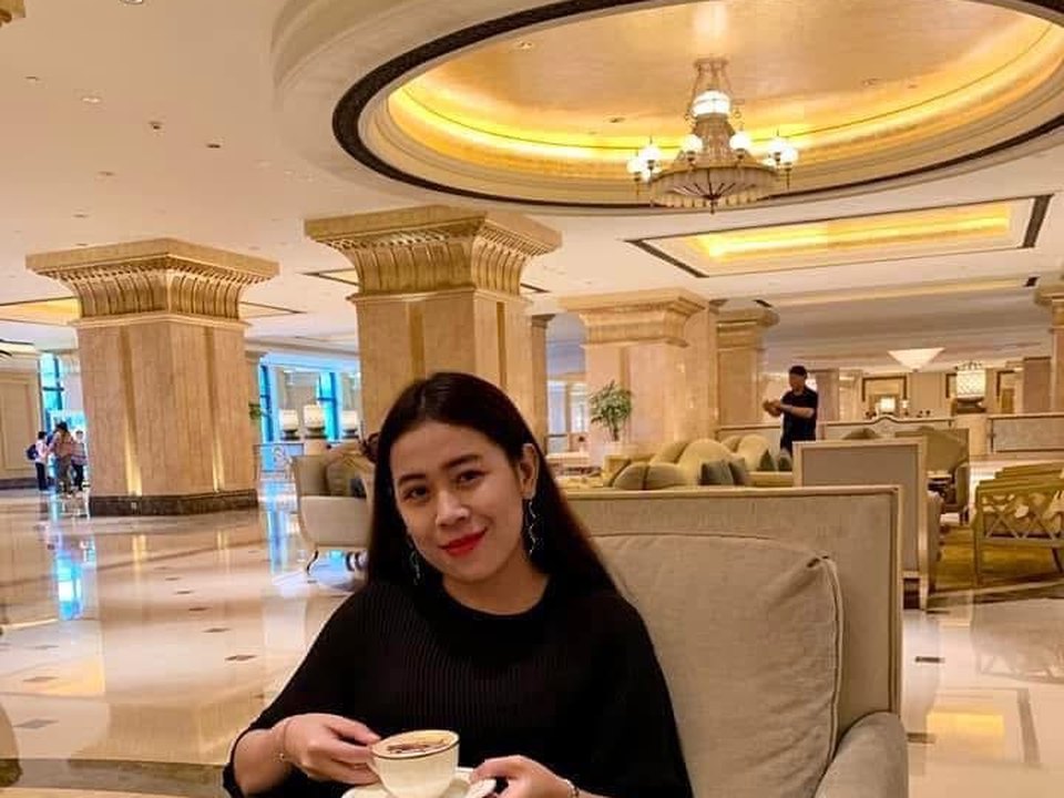 Hồ Trần Ngọc Diễm trong một không gian sang trọng, chỉn chu